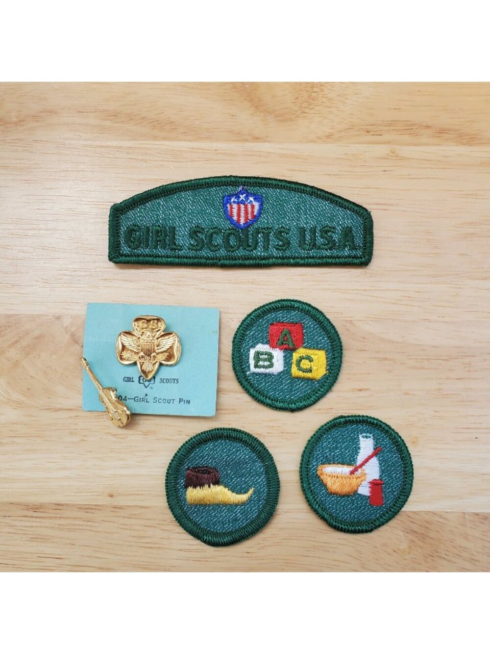 VTG Girl Scouts USA Patch Pin Set With 3 Merit Badges Embroidered Collectibles